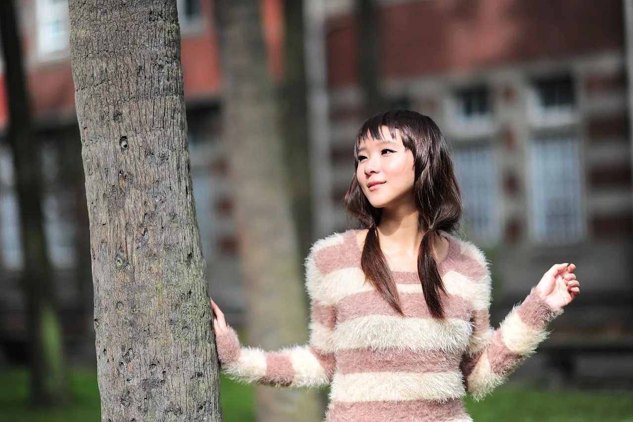 Buổi chụp ảnh vẻ đẹp ngoài trời - Vớ đen đời thực và một cô gái ngây thơ giống búp bê Barbie. - 24