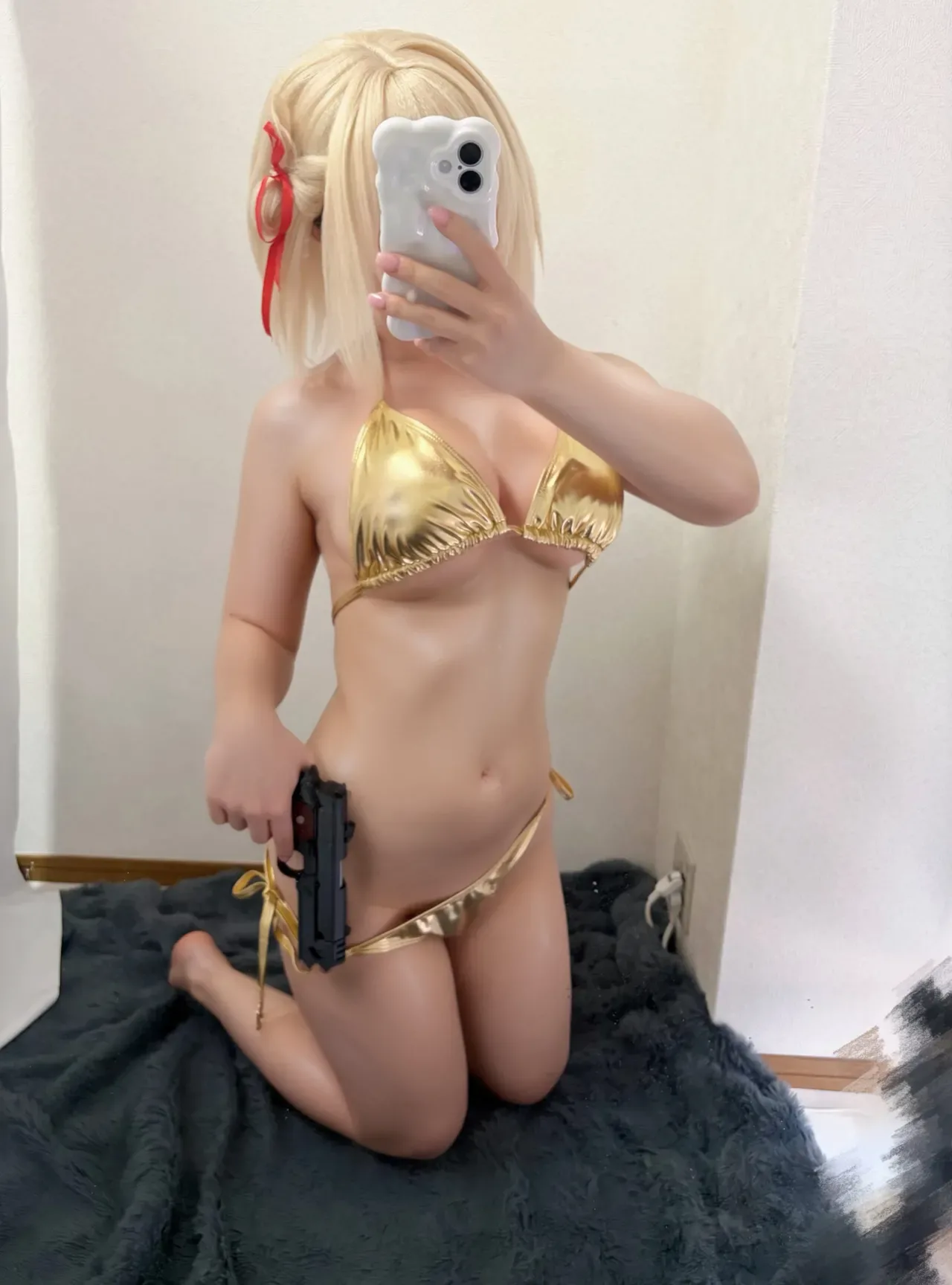 Hatsune Hitori – Bikini vàng Chisato - 4
